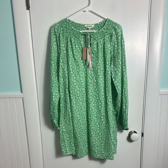 NWT Smocked Neck Beach Kaftan Green Printed Size 2 - Picture 2 of 9